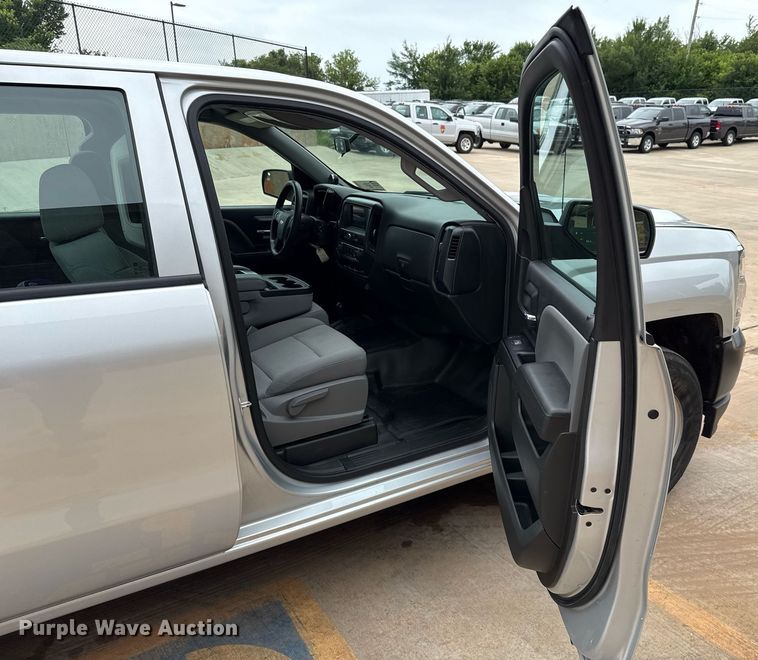 image for item DT6670 2017 Chevrolet Silverado 1500 Crew Cab pickup truck