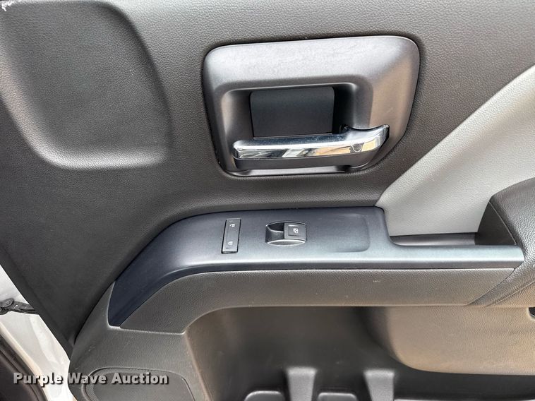 image for item DT6670 2017 Chevrolet Silverado 1500 Crew Cab pickup truck