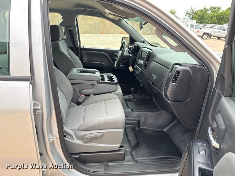 image for item DT6670 2017 Chevrolet Silverado 1500 Crew Cab pickup truck