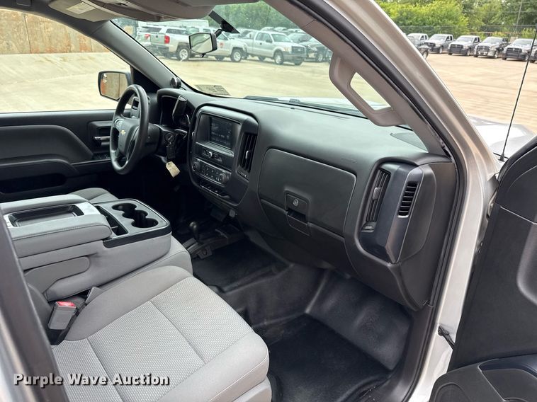 image for item DT6670 2017 Chevrolet Silverado 1500 Crew Cab pickup truck