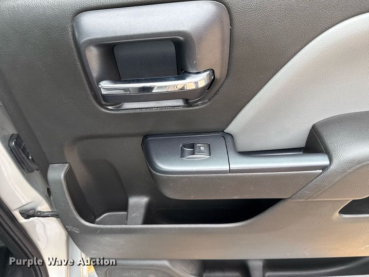 image for item DT6670 2017 Chevrolet Silverado 1500 Crew Cab pickup truck