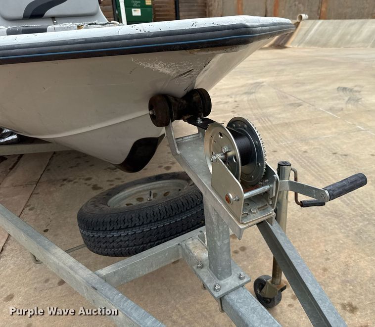 image for item DT6673 2006 Blue Wave 190 Classic boat