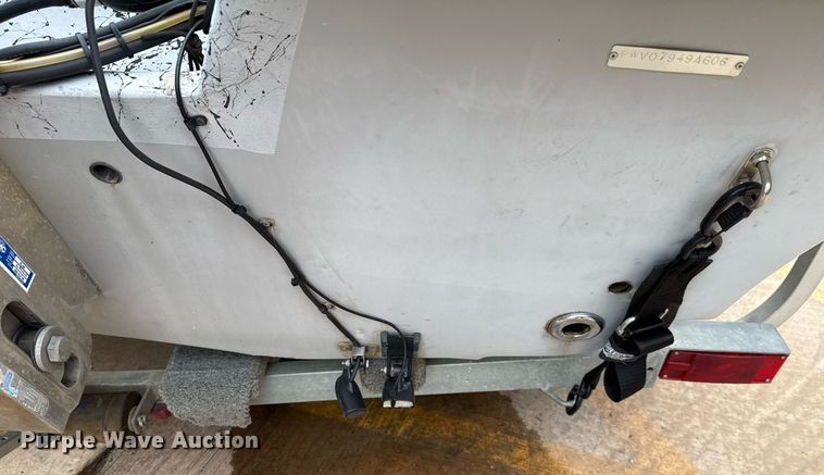 image for item DT6673 2006 Blue Wave 190 Classic boat