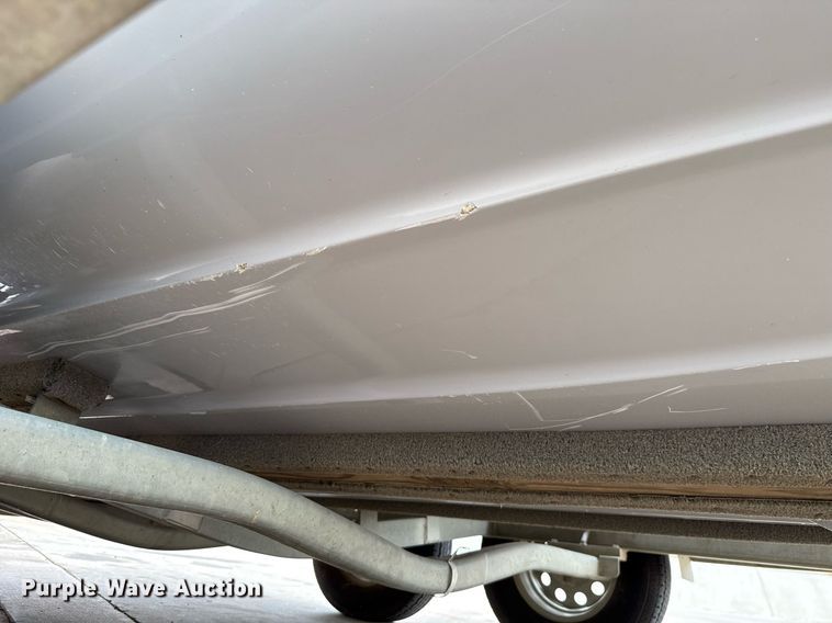 image for item DT6673 2006 Blue Wave 190 Classic boat