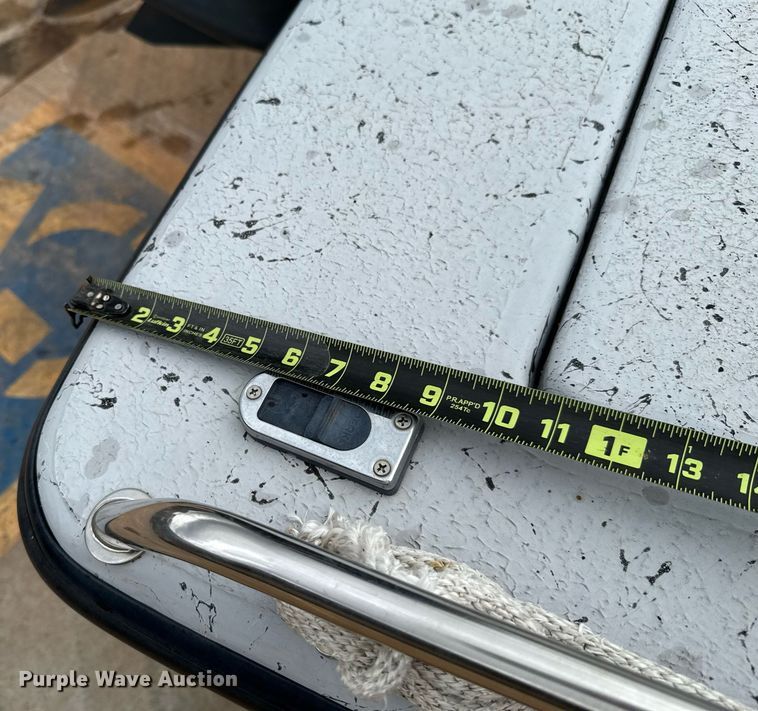 image for item DT6673 2006 Blue Wave 190 Classic boat