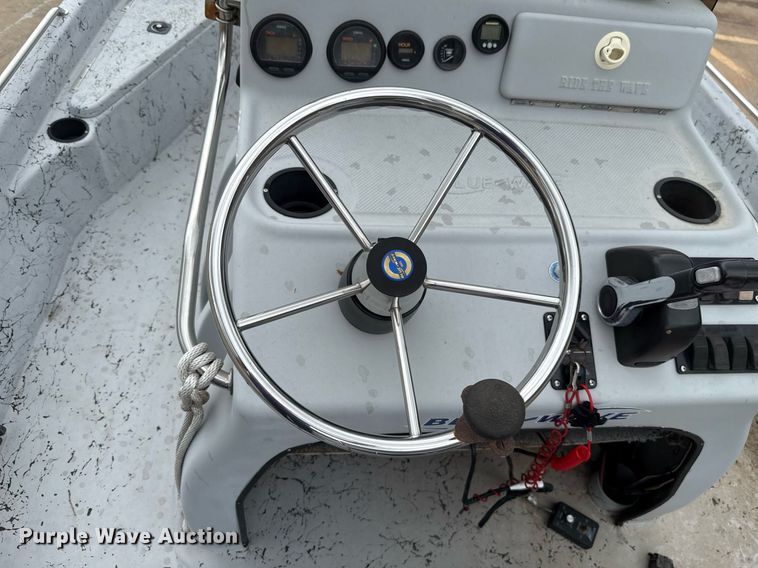 image for item DT6673 2006 Blue Wave 190 Classic boat