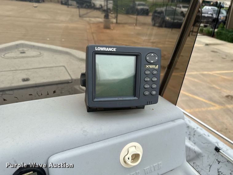 image for item DT6673 2006 Blue Wave 190 Classic boat