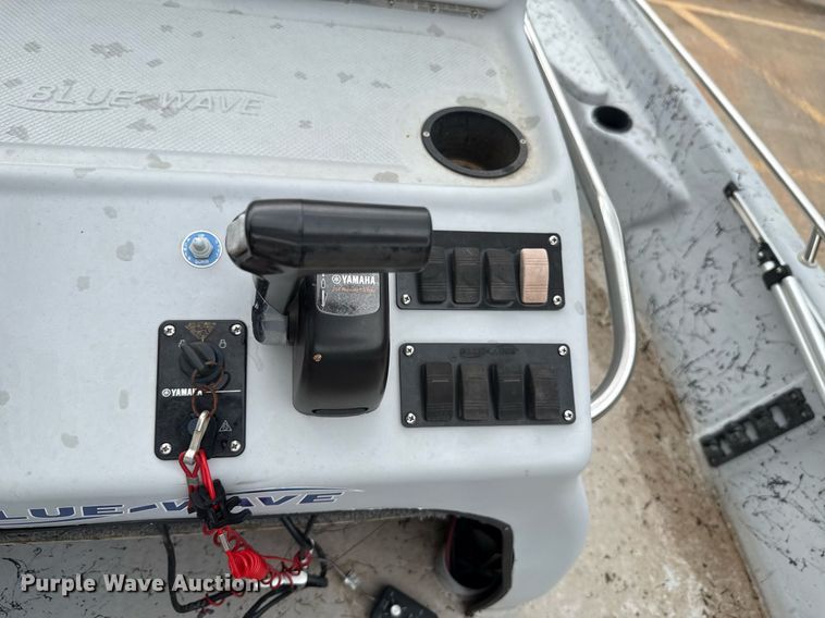 image for item DT6673 2006 Blue Wave 190 Classic boat