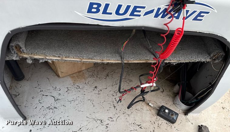 image for item DT6673 2006 Blue Wave 190 Classic boat