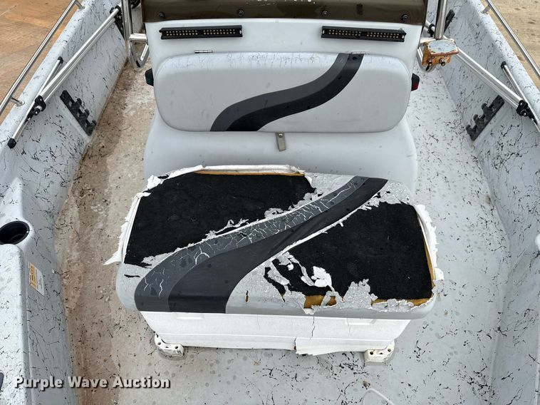 image for item DT6673 2006 Blue Wave 190 Classic boat