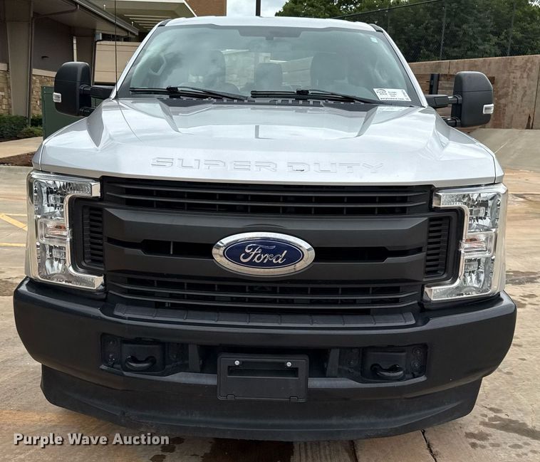 image for item DT6674 2019 Ford F250 Super Duty SuperCab pickup truck