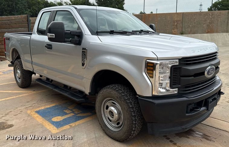 image for item DT6674 2019 Ford F250 Super Duty SuperCab pickup truck