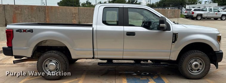 image for item DT6674 2019 Ford F250 Super Duty SuperCab pickup truck