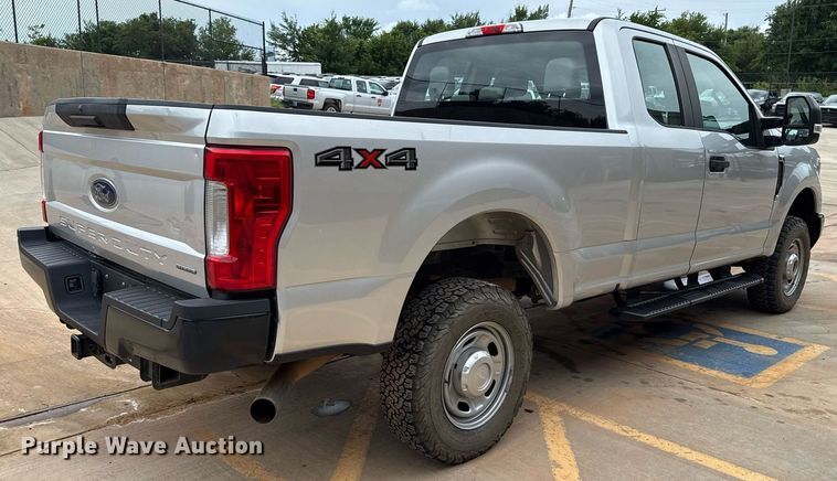 image for item DT6674 2019 Ford F250 Super Duty SuperCab pickup truck