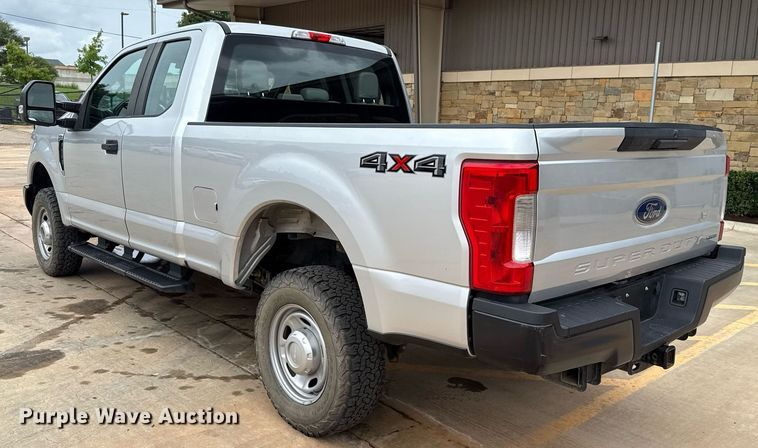 image for item DT6674 2019 Ford F250 Super Duty SuperCab pickup truck