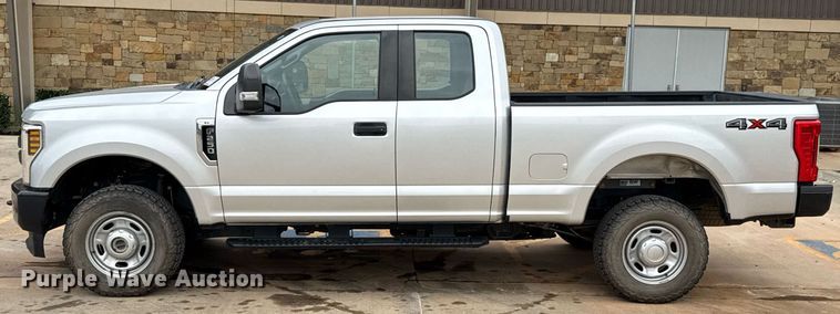 image for item DT6674 2019 Ford F250 Super Duty SuperCab pickup truck