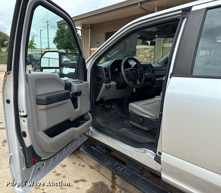 image for item DT6674 2019 Ford F250 Super Duty SuperCab pickup truck