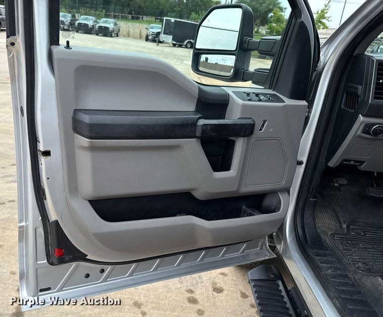 image for item DT6674 2019 Ford F250 Super Duty SuperCab pickup truck