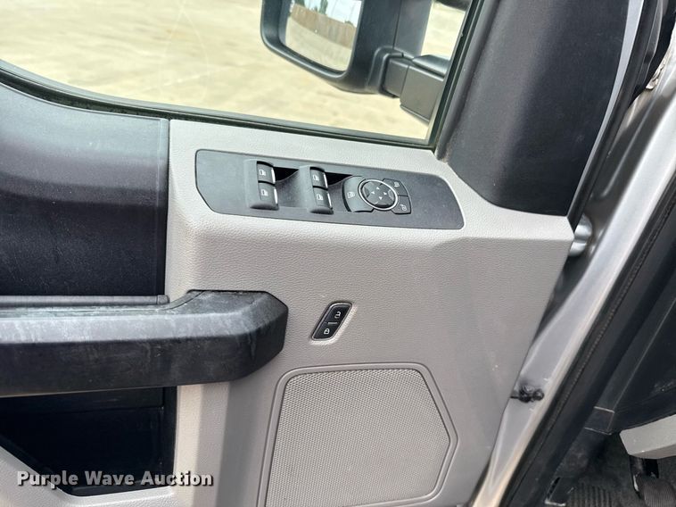 image for item DT6674 2019 Ford F250 Super Duty SuperCab pickup truck