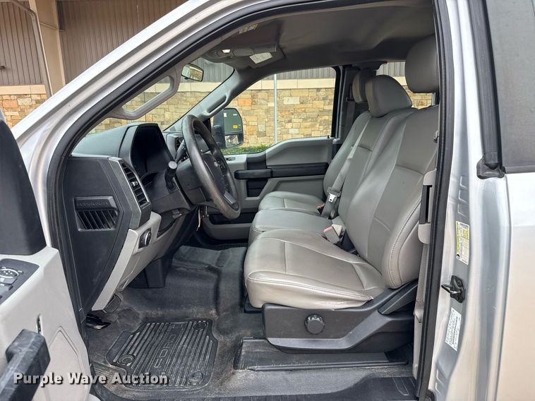 image for item DT6674 2019 Ford F250 Super Duty SuperCab pickup truck