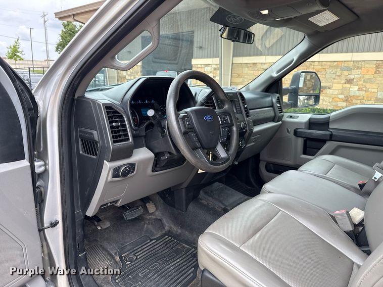 image for item DT6674 2019 Ford F250 Super Duty SuperCab pickup truck