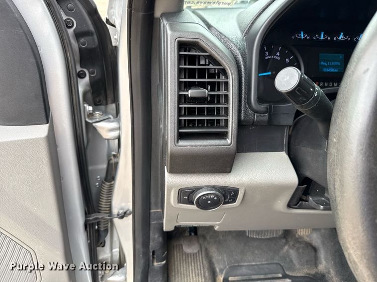 image for item DT6674 2019 Ford F250 Super Duty SuperCab pickup truck