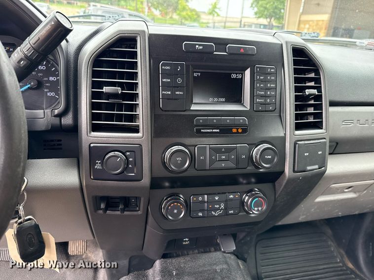 image for item DT6674 2019 Ford F250 Super Duty SuperCab pickup truck