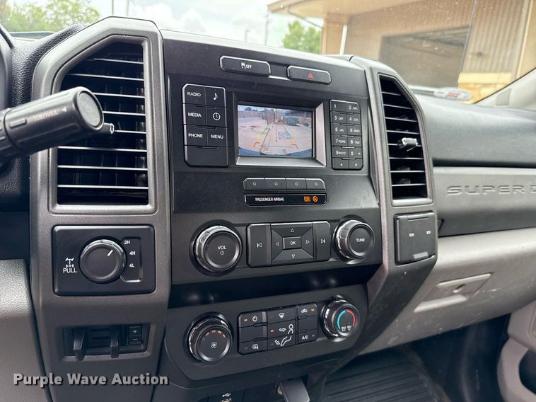 image for item DT6674 2019 Ford F250 Super Duty SuperCab pickup truck