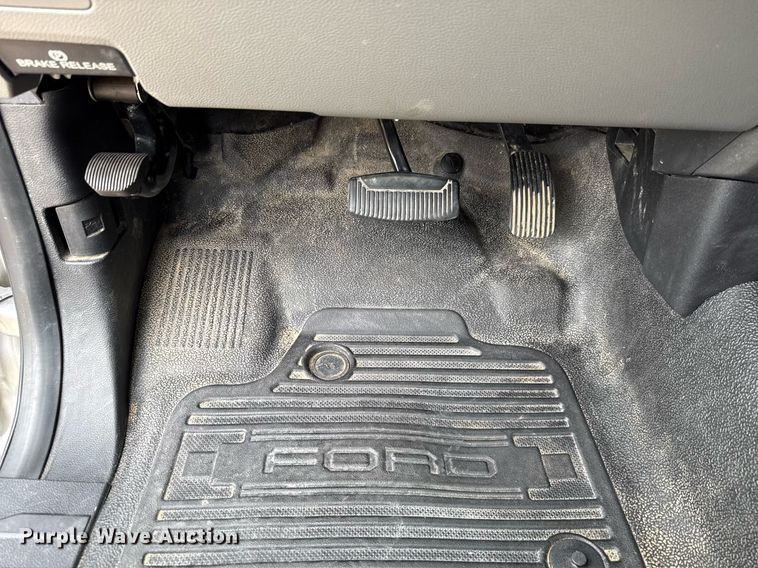 image for item DT6674 2019 Ford F250 Super Duty SuperCab pickup truck