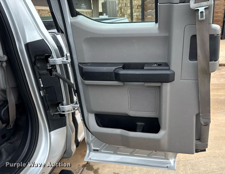 image for item DT6674 2019 Ford F250 Super Duty SuperCab pickup truck