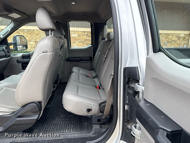 image for item DT6674 2019 Ford F250 Super Duty SuperCab pickup truck