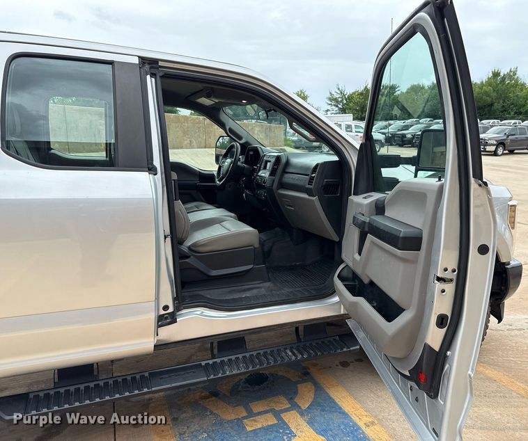 image for item DT6674 2019 Ford F250 Super Duty SuperCab pickup truck