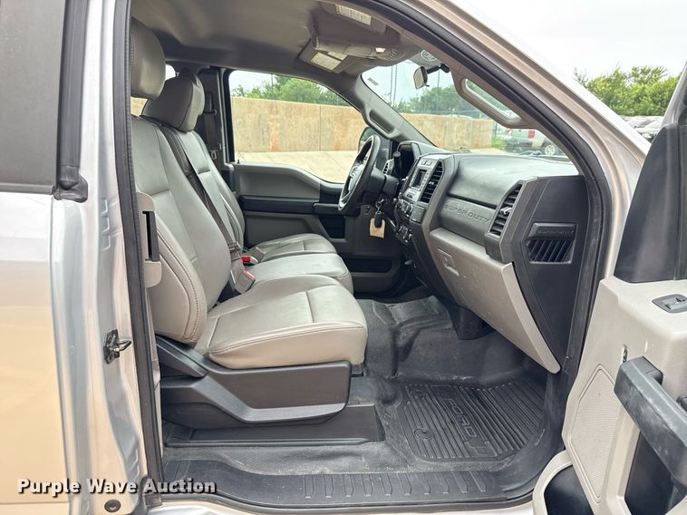 image for item DT6674 2019 Ford F250 Super Duty SuperCab pickup truck