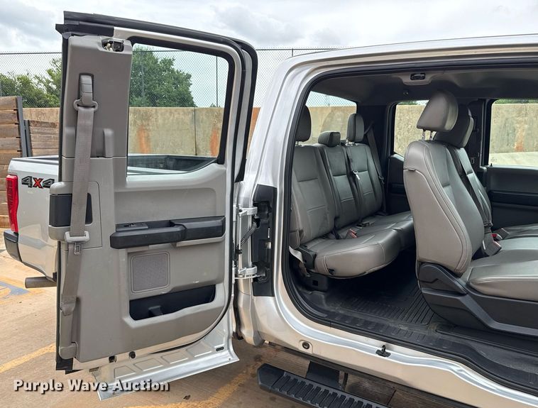 image for item DT6674 2019 Ford F250 Super Duty SuperCab pickup truck