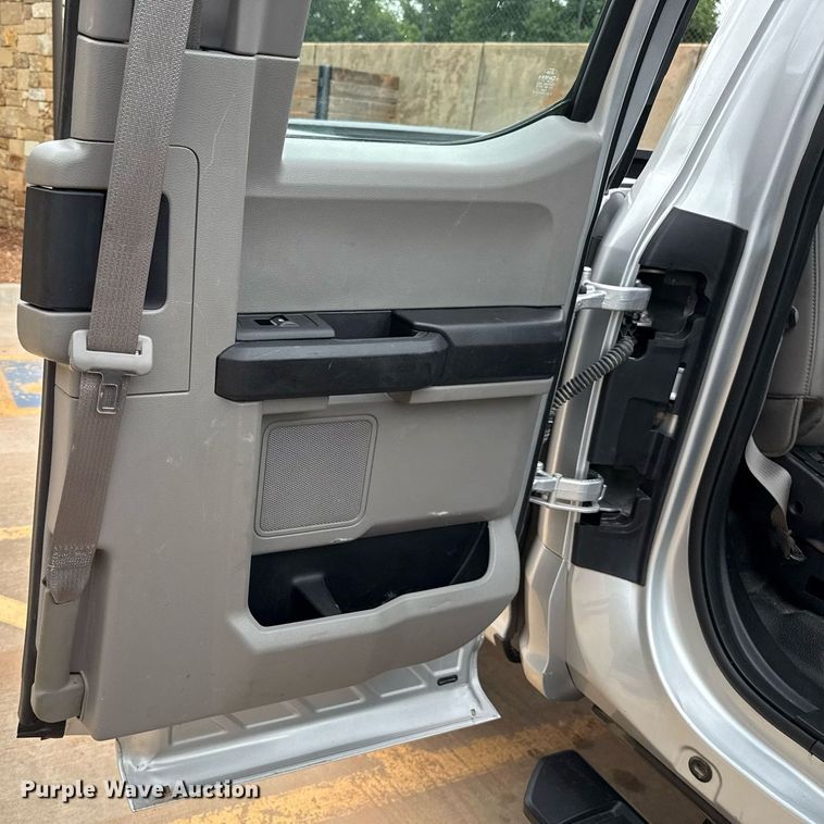 image for item DT6674 2019 Ford F250 Super Duty SuperCab pickup truck