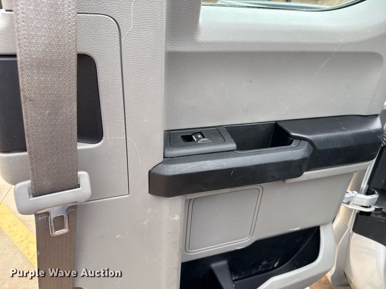 image for item DT6674 2019 Ford F250 Super Duty SuperCab pickup truck