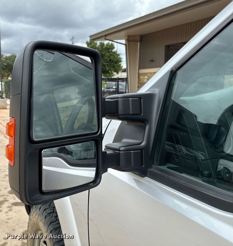 image for item DT6675 2015 Ford F250 Super Duty pickup truck