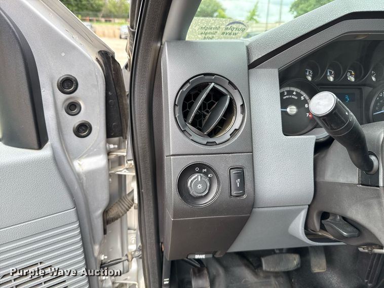 image for item DT6675 2015 Ford F250 Super Duty pickup truck