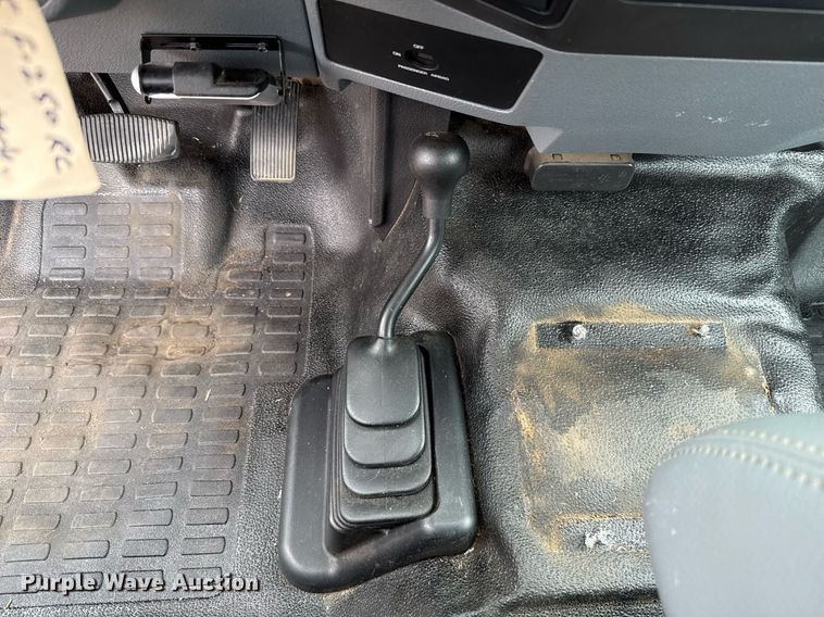 image for item DT6675 2015 Ford F250 Super Duty pickup truck