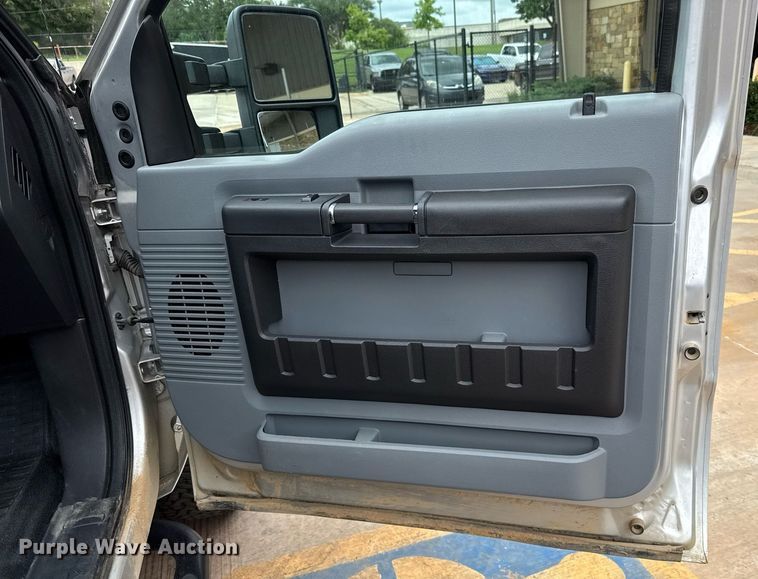 image for item DT6675 2015 Ford F250 Super Duty pickup truck