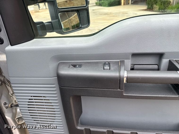 image for item DT6675 2015 Ford F250 Super Duty pickup truck