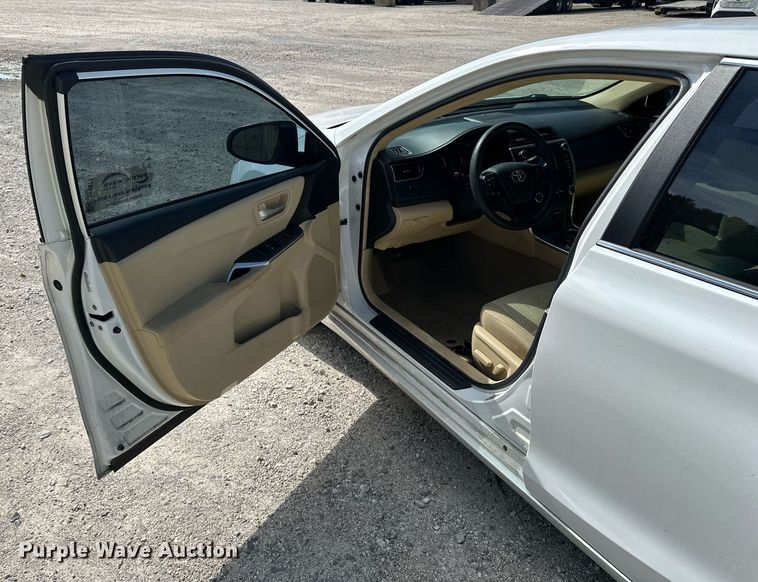 image for item DF8571 2017 Toyota Camry LE  