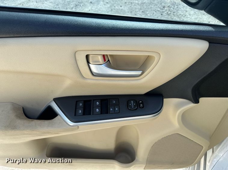 image for item DF8571 2017 Toyota Camry LE  