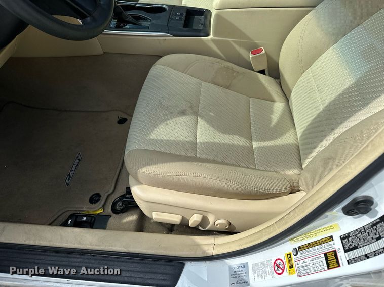 image for item DF8571 2017 Toyota Camry LE  