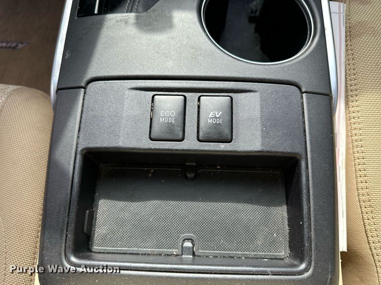 image for item DF8571 2017 Toyota Camry LE  