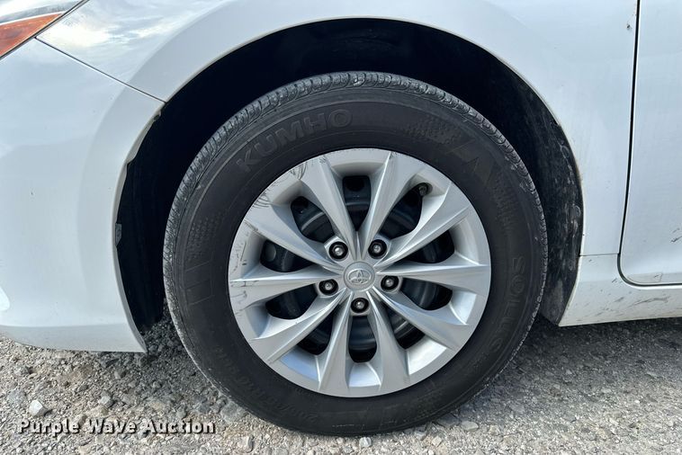 image for item DF8571 2017 Toyota Camry LE  