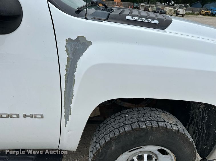 image for item DF8573 2012 Chevrolet Silverado 2500HD utility / service truck