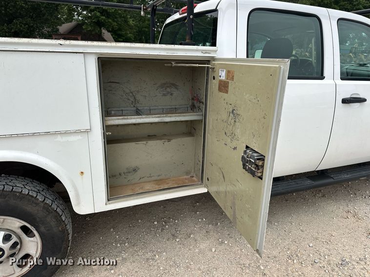 image for item DF8573 2012 Chevrolet Silverado 2500HD utility / service truck