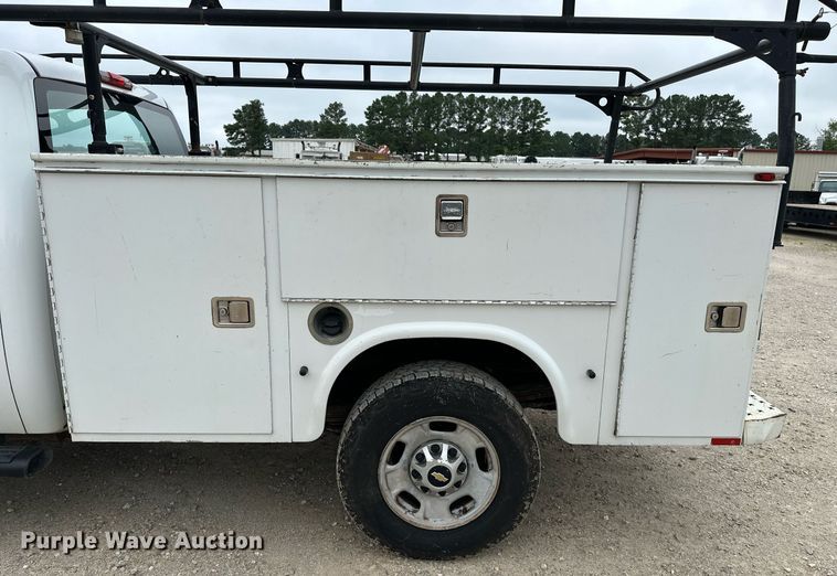 image for item DF8573 2012 Chevrolet Silverado 2500HD utility / service truck