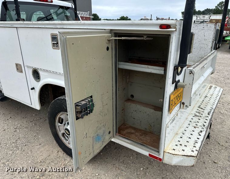 image for item DF8573 2012 Chevrolet Silverado 2500HD utility / service truck